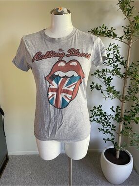 (L) the Rolling Stones Gray Tee with British Flag Tongue Graphic